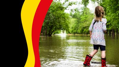 Drapeau belge avec petite fille avec botte dans les inondations