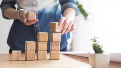 Montage de cubes pour indexation des salaires